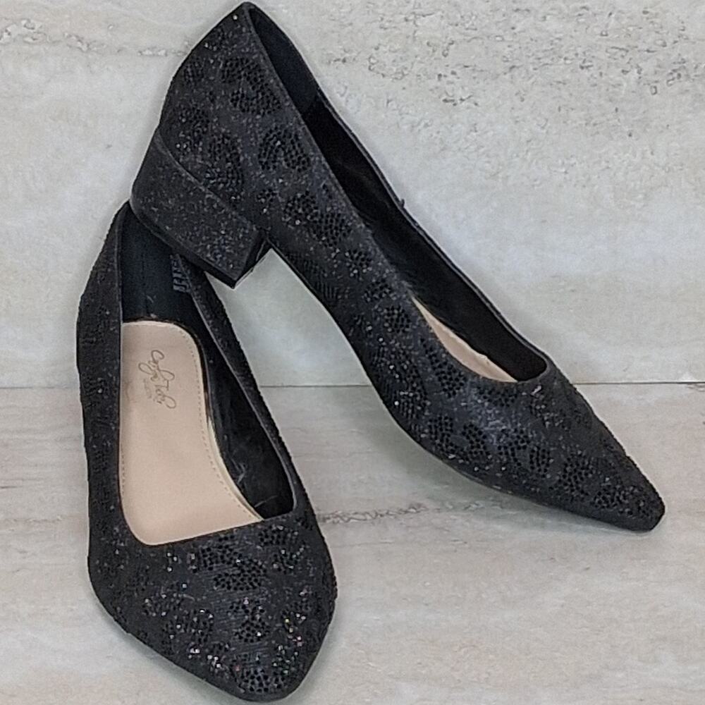 Carolyn Tucker Collection Black Beaded Low Heel Shoe Size 10W
